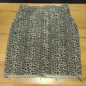 Coco + Carmen Leopard Print Raw Hem Strech Pull On Skirt Size‎ small